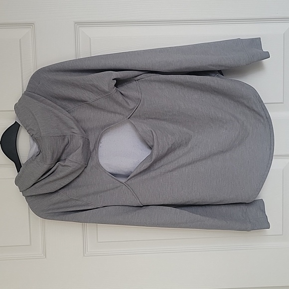 Underarmour top - Picture 3 of 3